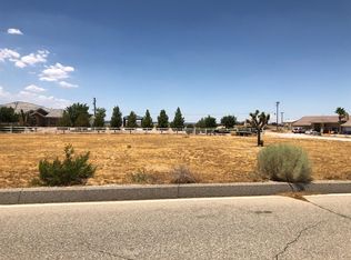 10 Itoya Vista Rd, Apple Valley, CA 92308