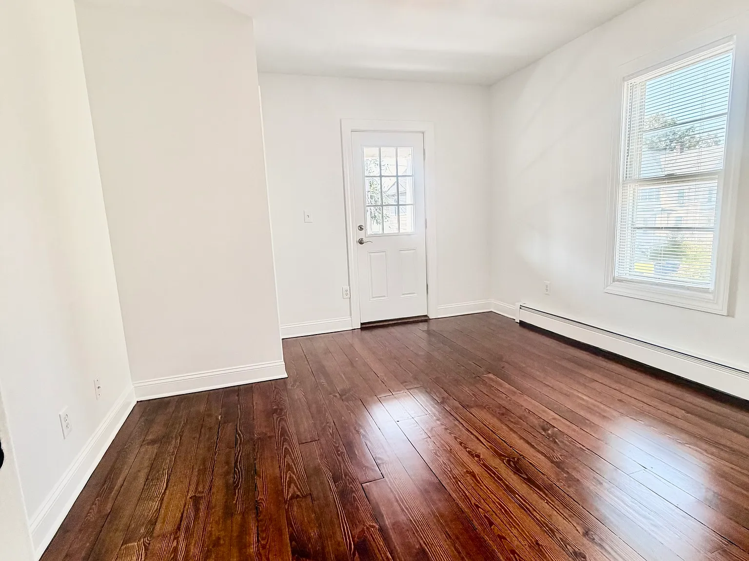 4 bed, 2.0 bath, 1792 sqft, $2,950 — Photo 2