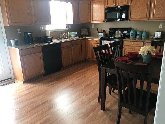 Eat in kitchen area