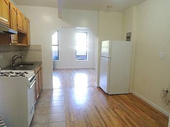 3rd image of 160 Allen St APT 8
