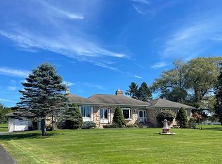 89 Highland Dr, Hawley, PA 18428