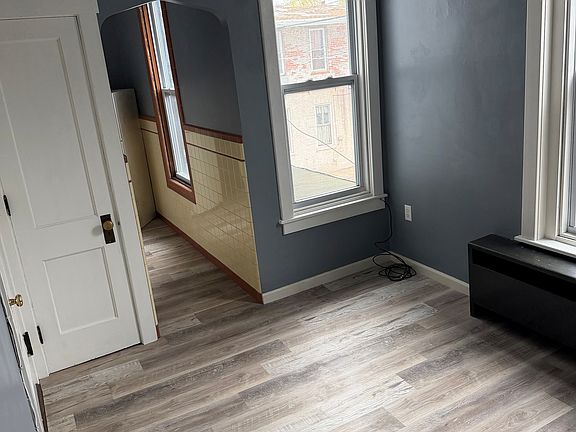2nd image of 551 Spring St APT 204