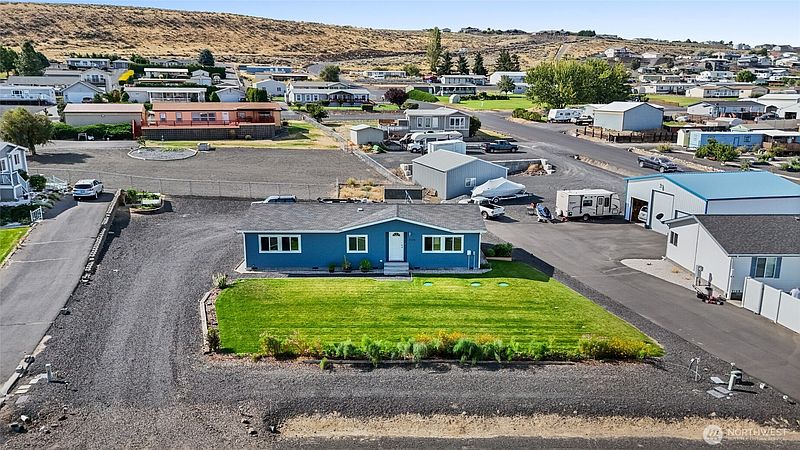 2nd image of 7179 SE Summit Avenue