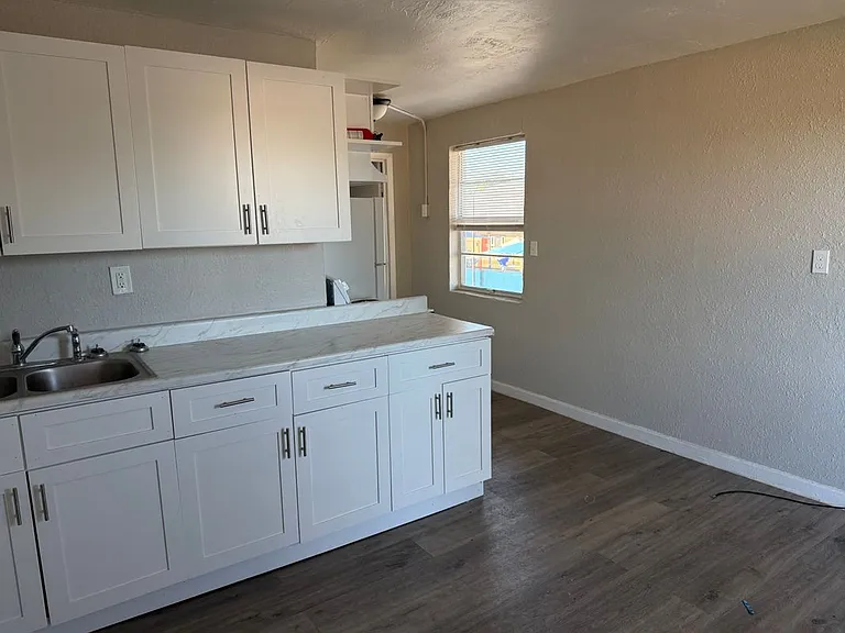 656 SW Avenue C Pl #5 — Photo 4