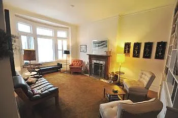 1343 E 50th St photo 1