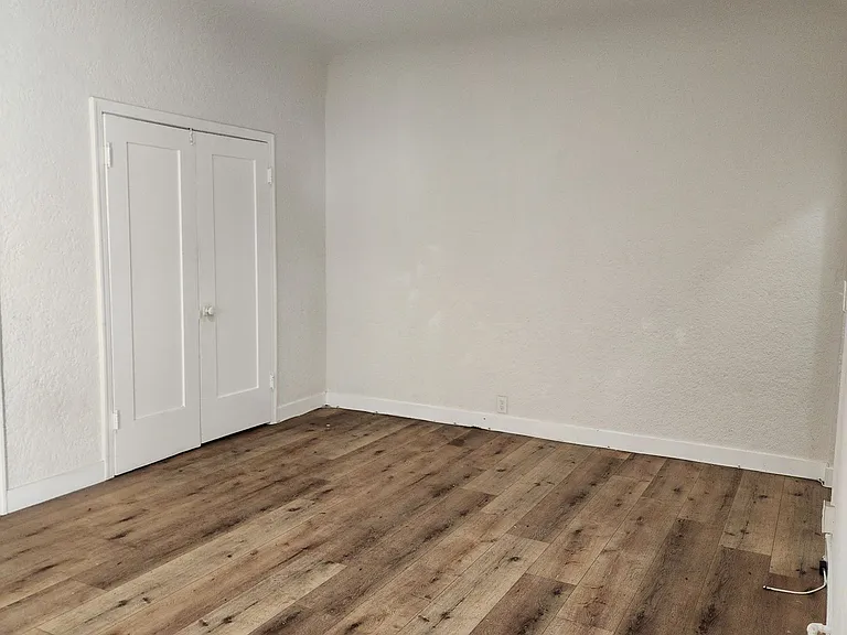 Modern Living in Koreatown: Stylish Studio Apartment — Photo 29