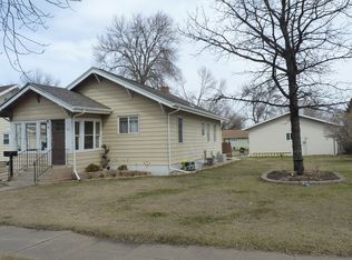 577 3rd St N, Carrington, ND 58421