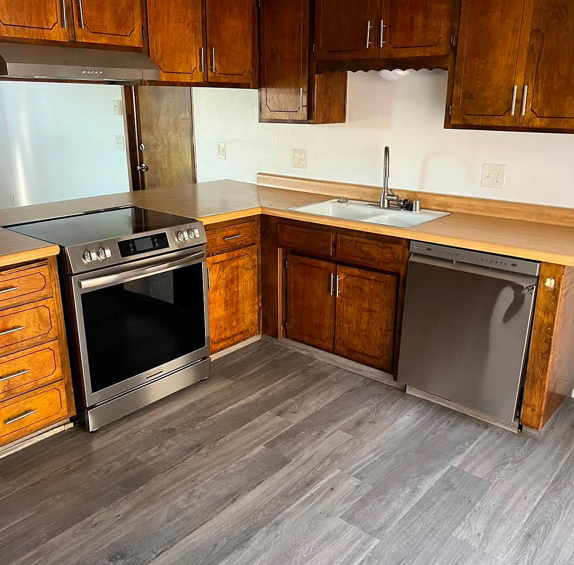 2 bed, 825 sqft, $1,800 — Photo 2