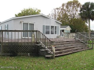 101 Happiness Dr, Welaka, FL 32193