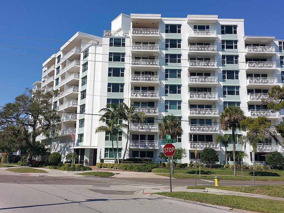 1st image of 700 Beach Dr NE APT 404