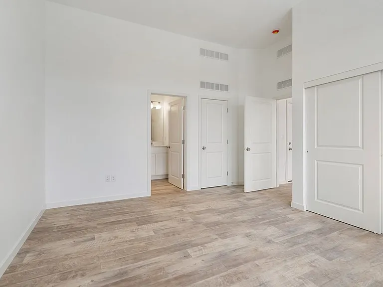 Reinbeck Apartments — Photo 5