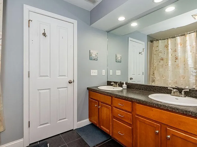 25 Village Dr — Photo 21