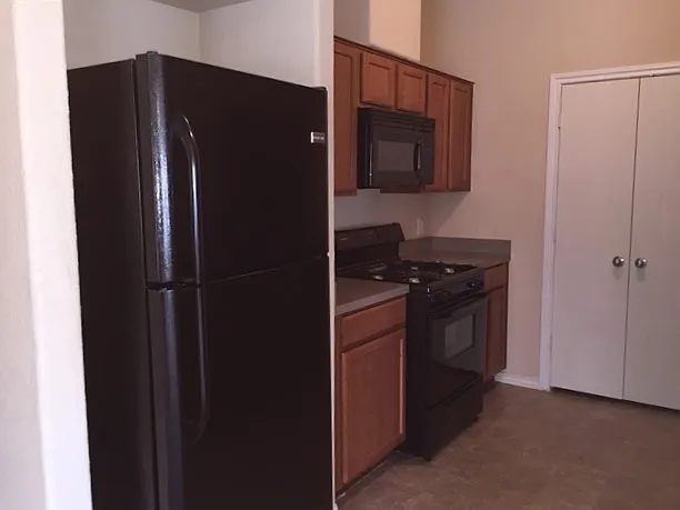 4 bed, 2.5 bath, 1900 sqft, $1,855 — Photo 2