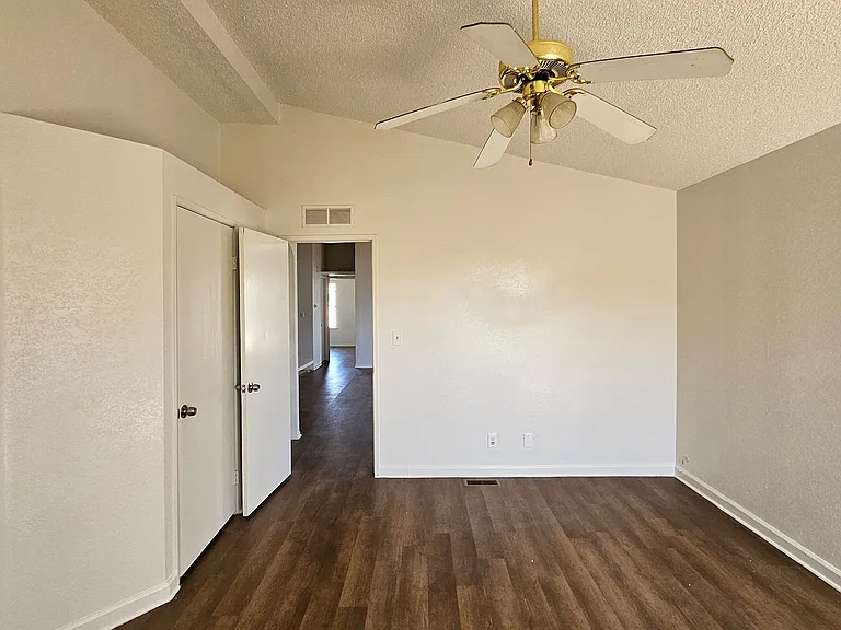 21761 Wisteria St — Photo 11