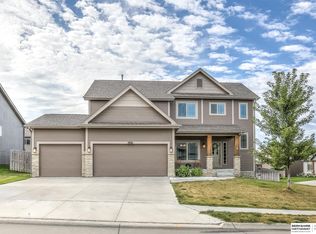 18921 Blackwalnut St, Omaha, NE 68136