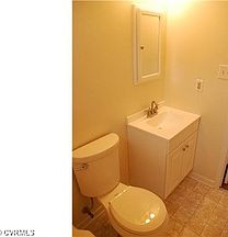 4th image of 902 Forest View Dr