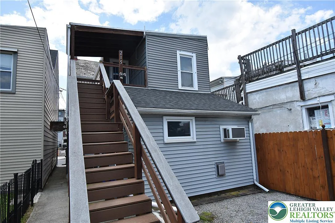 Building Photo - 215 Cattell St #2
