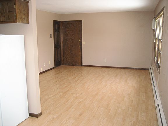 2nd image of 901 4th St NE #10753566