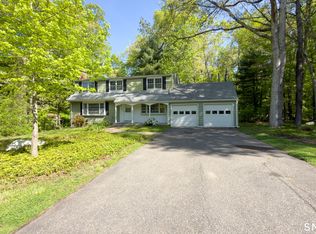 16 Briarwood Dr, Simsbury, CT 06070