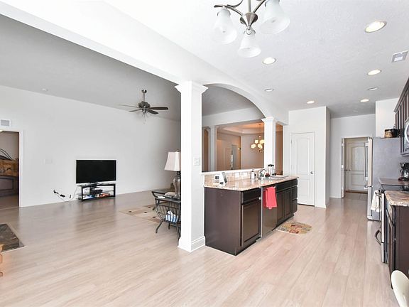 5th image of 313 Gleneagles Way