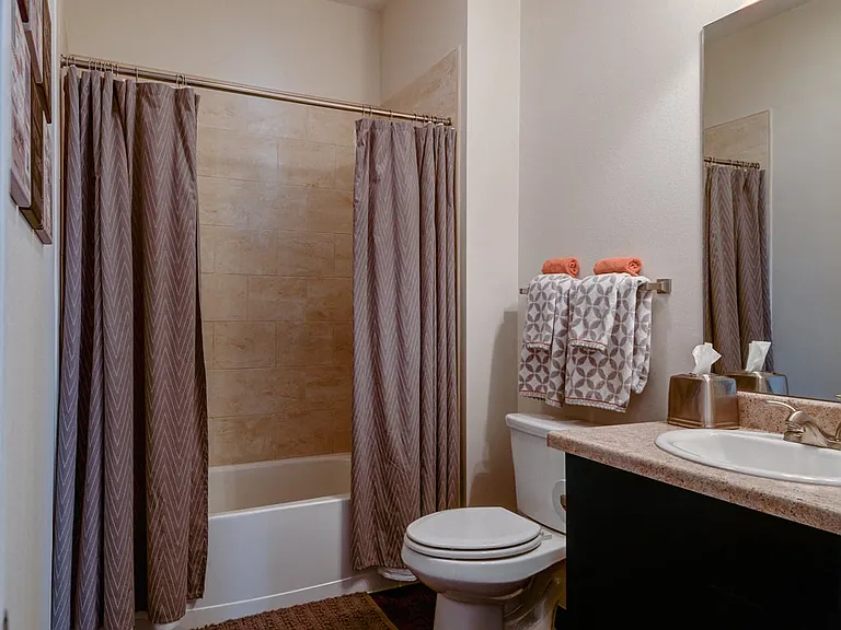 La Contessa Apartments — Photo 32