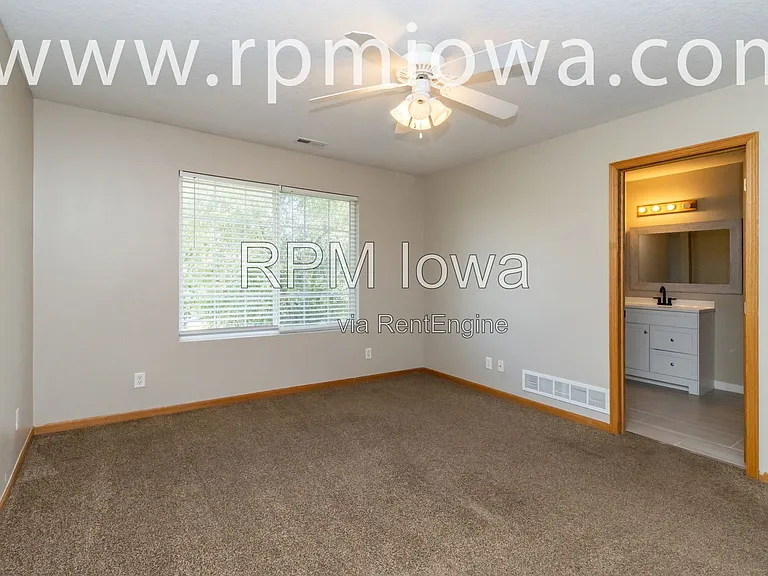 770 SE Harper Dr — Photo 11