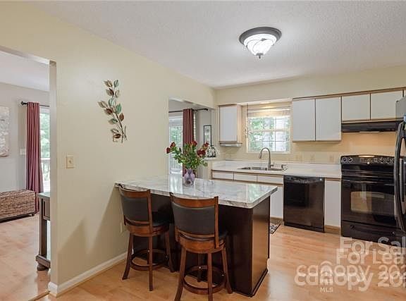 4th image of 13 Tarragon Pl
