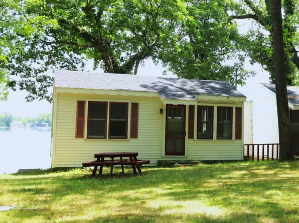 67159 Victory Shore Dr, Dowagiac, MI 49047