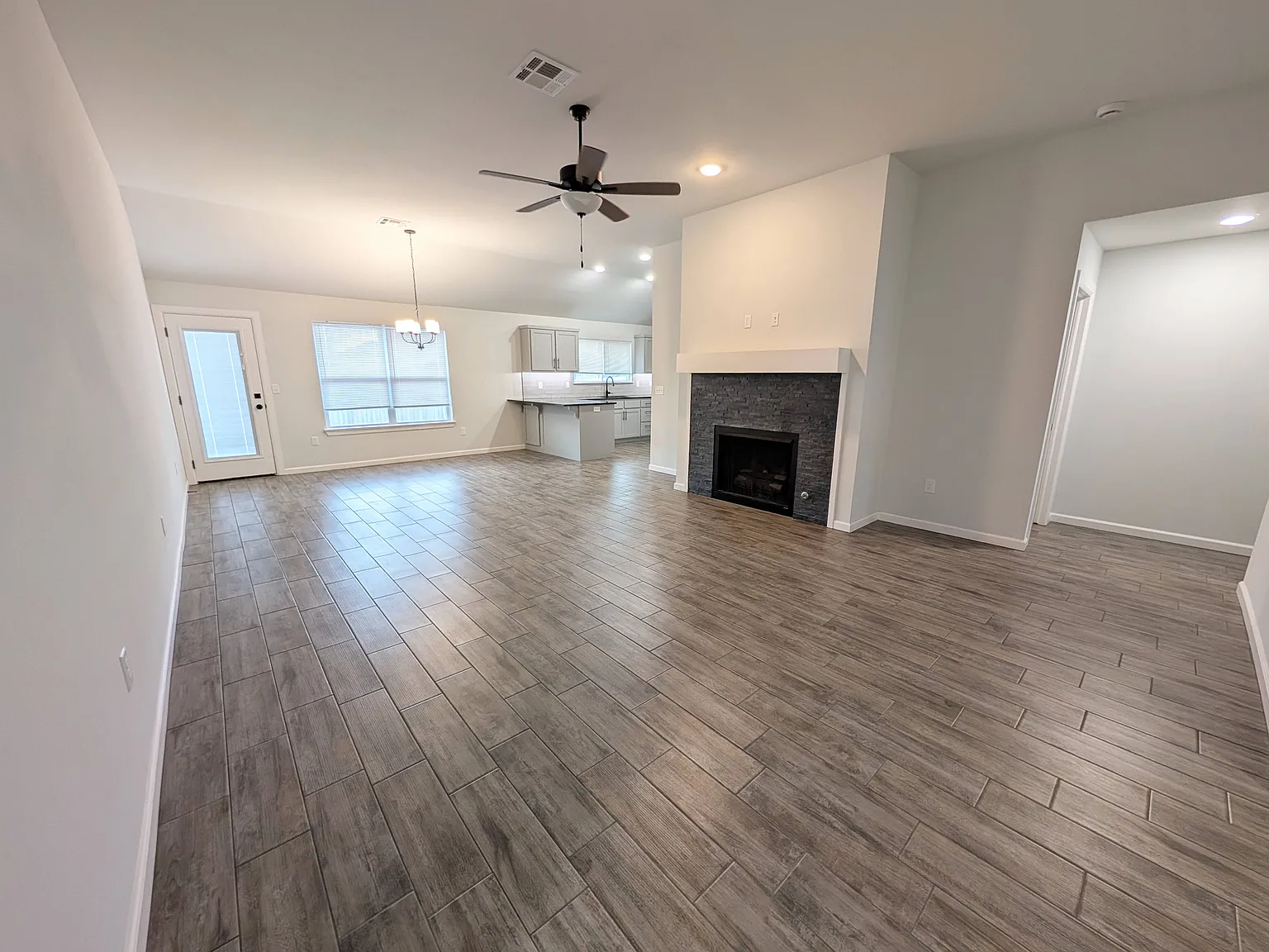 3 bed, 1524 sqft, $1,750 — Photo 2