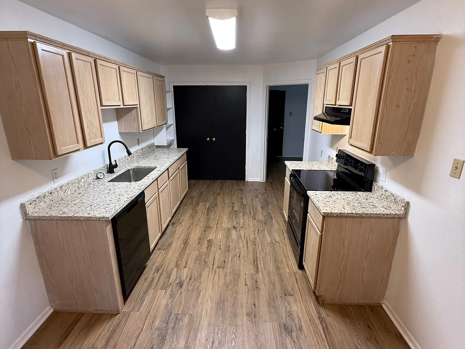 2 bed, 900 sqft, $1,325 — Photo 3