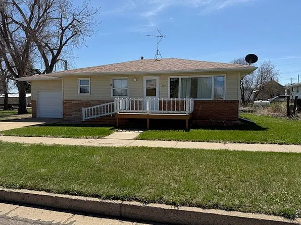 207 2nd Ave NW, Elgin, ND 58533