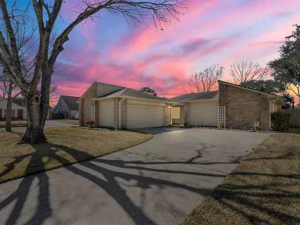 423 Meadowpoint Dr, League City, TX 77573