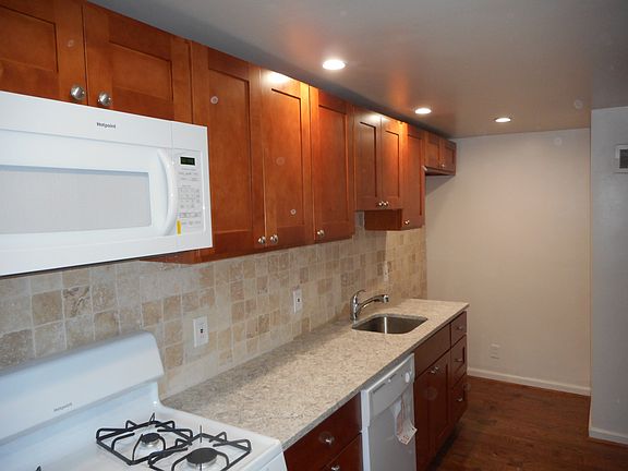 3rd image of 210 E Ashdale St
