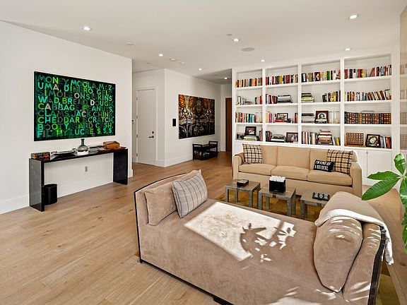 3rd image of 425 N Bowling Green Way