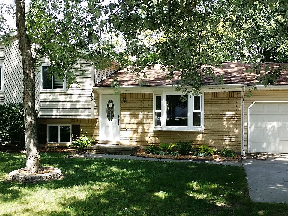 1st image of 985 Seabury Dr