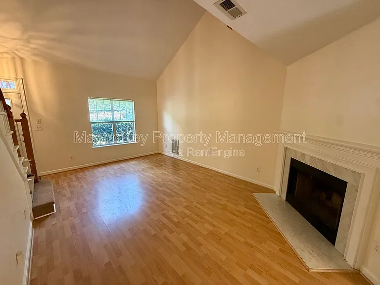 327 Saint Thomas Dr — Photo 6