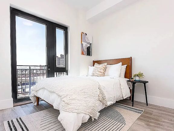 3rd image of 1510 Gates Ave #1106