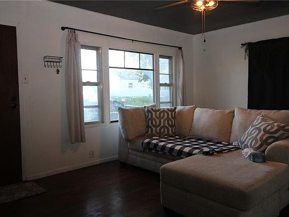 4th image of 406 Eulich St