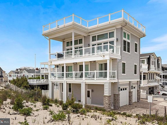 4th image of 128 E Sand Dune Ln