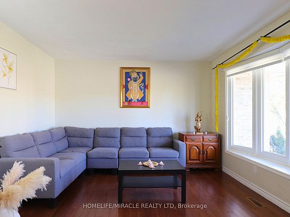 4th image of 3 Caprice Ct