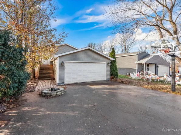 529 Maplewood Dr, Lakemoor, IL 60051