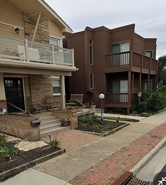 2nd image of 102 S Iroquois Ave