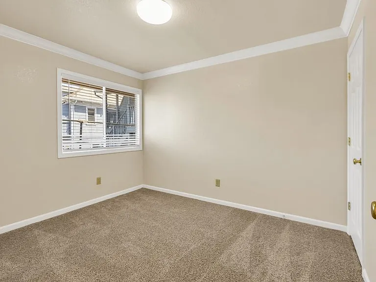 2015 P St #8 — Photo 16