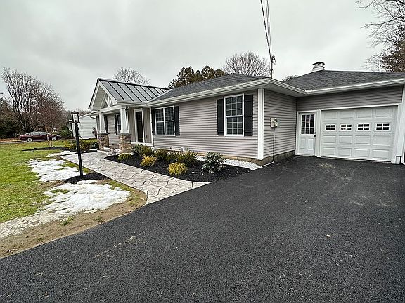 2nd image of 3 Appleblossom Ln