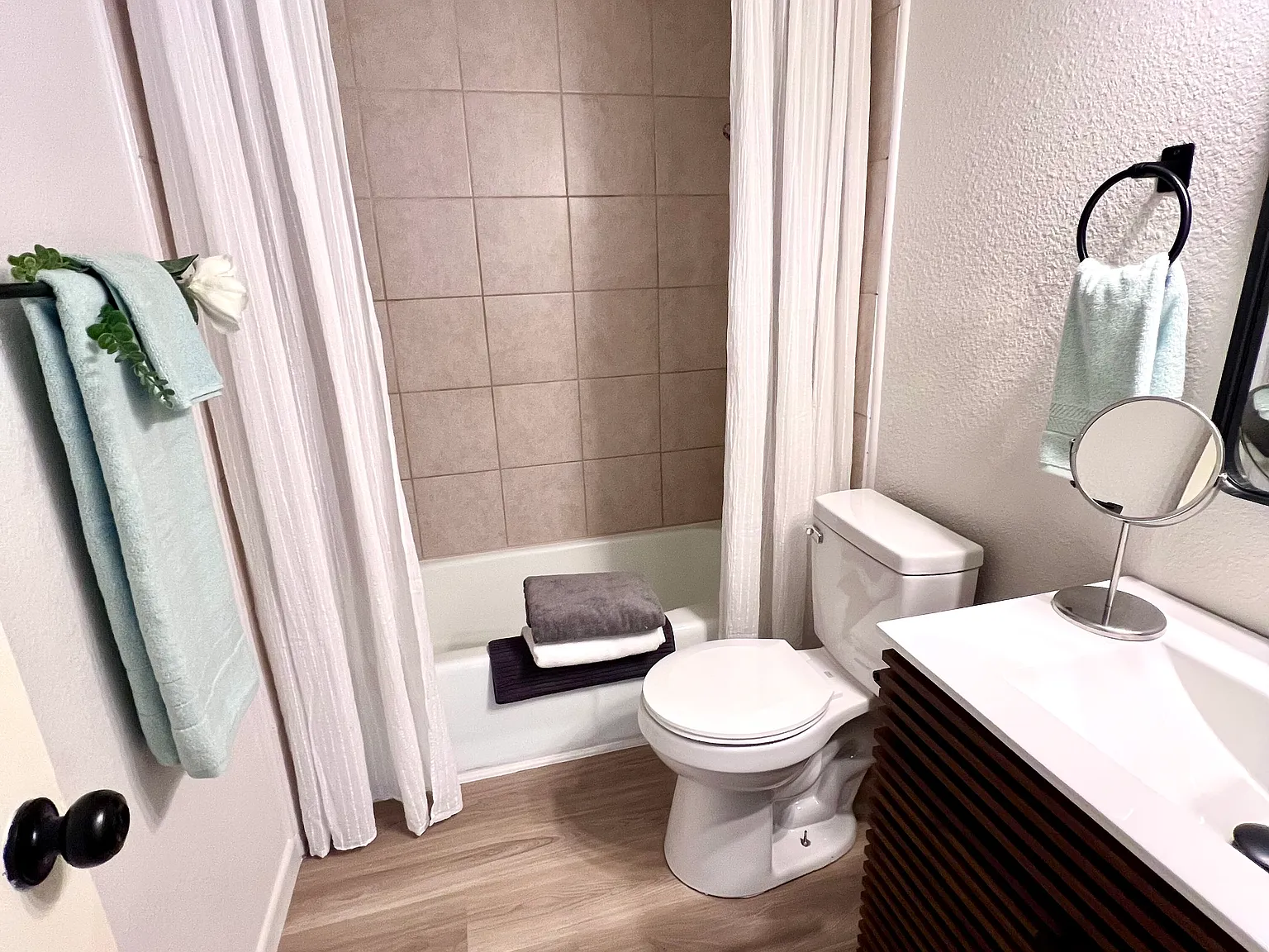 1308 Brown Dr — Photo 2