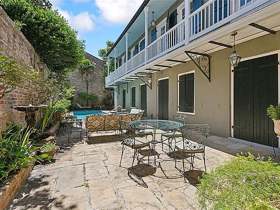 5th image of 824 Burgundy St APT 6