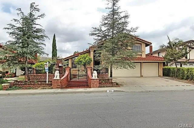 864 N Lorri Way — Photo 1