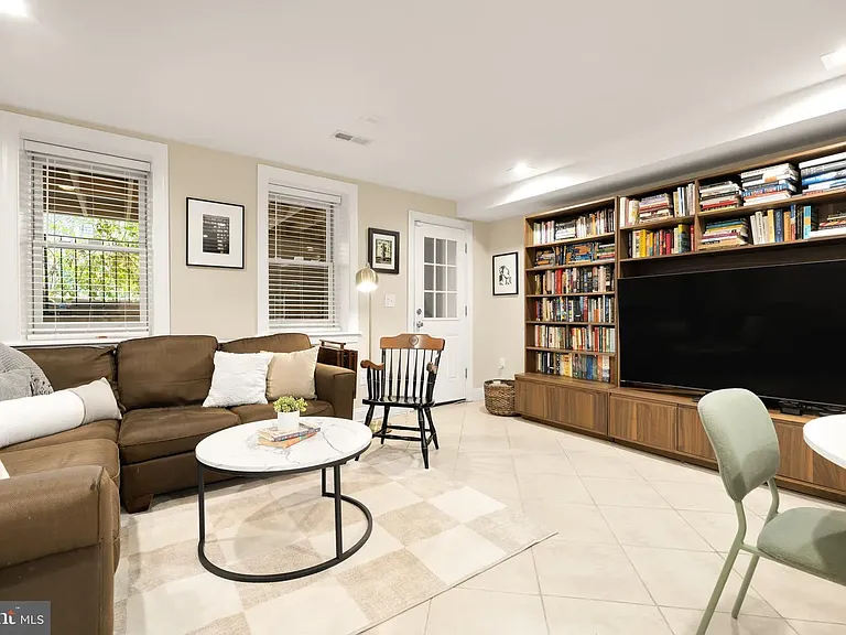 1813 Kilbourne Pl NW #B — Photo 2
