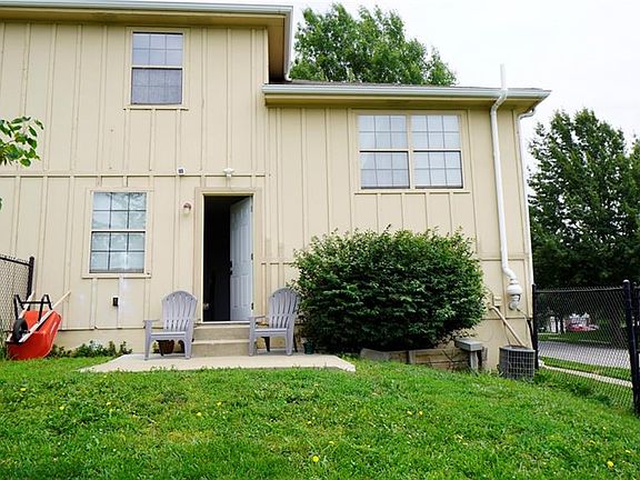 3rd image of 8632 N Hull Dr