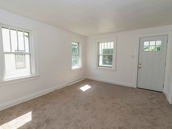 4th image of 310 E Edgar Ave